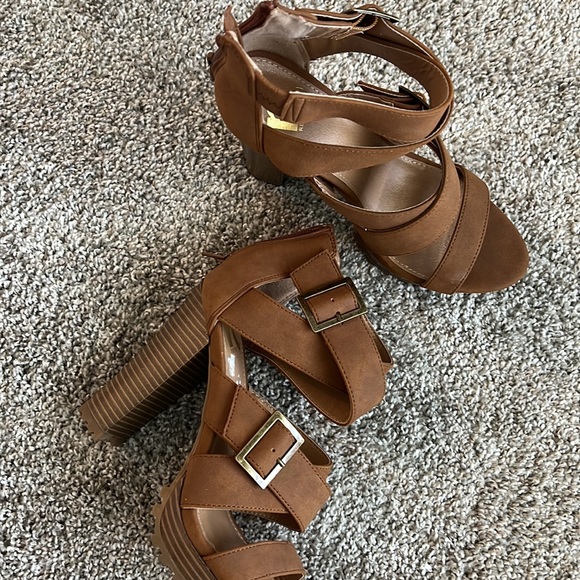 Brown wrapped gladiator shoes with chunky heels - Picture 5 of 6